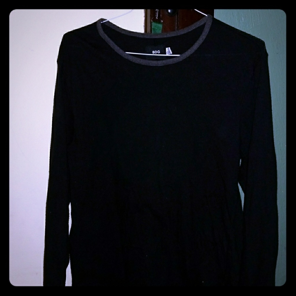 LONG SLEEVE LIGHTWEIGHT SWEATER BLACK